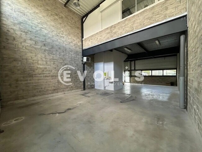 Plus de détails pour Bureau, Local d'activités à louer