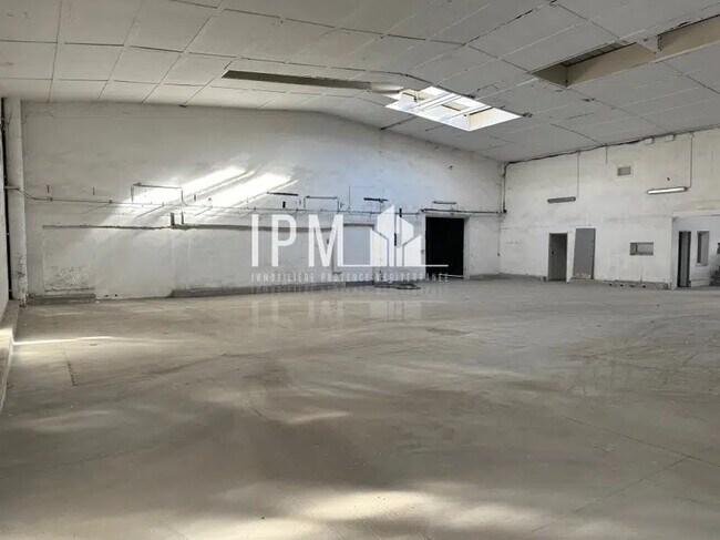 Plus de détails pour Local d'activités à louer