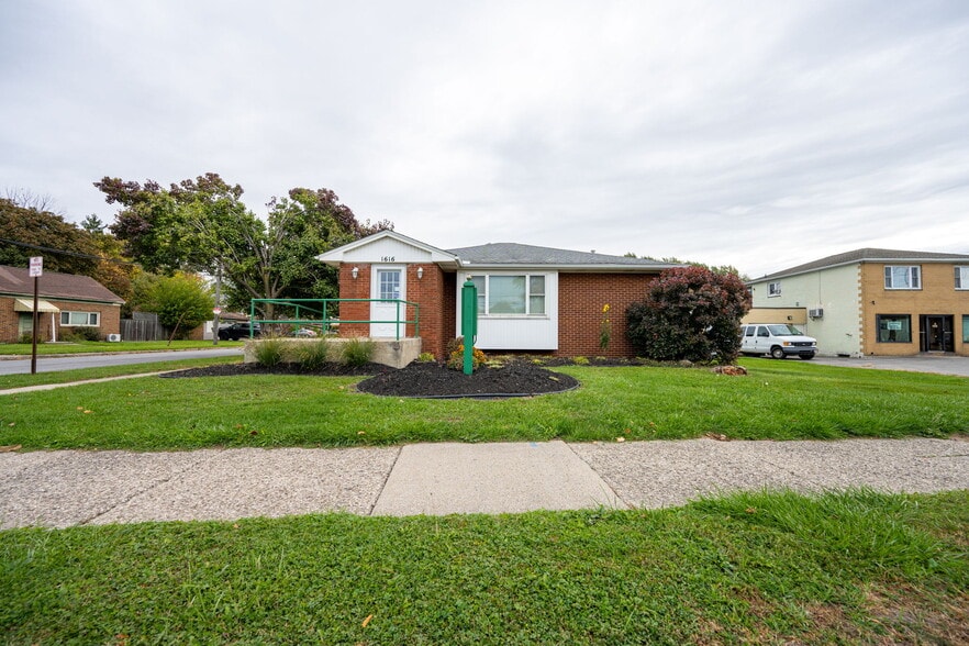 1616 Abbott Rd, Lackawanna, NY à vendre - Photo principale – Image 1 sur 9