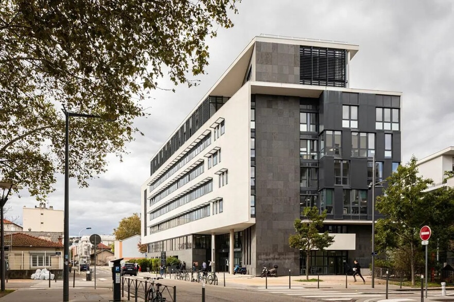 Bureau dans Lyon à vendre - Photo de l’immeuble – Image 2 sur 11