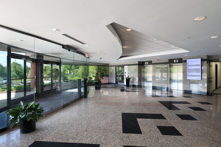3196 Kraft Ave SE, Grand Rapids, MI à louer - Photo de l’immeuble – Image 1 sur 6