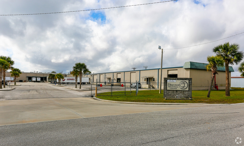 901-923 Cornwall Rd, Sanford, FL à louer - Photo principale – Image 1 sur 4