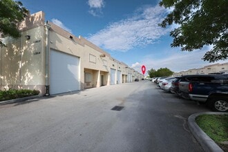 13816 SW 142nd Ave, Miami, FL à vendre Photo de l’immeuble– Image 2 sur 5