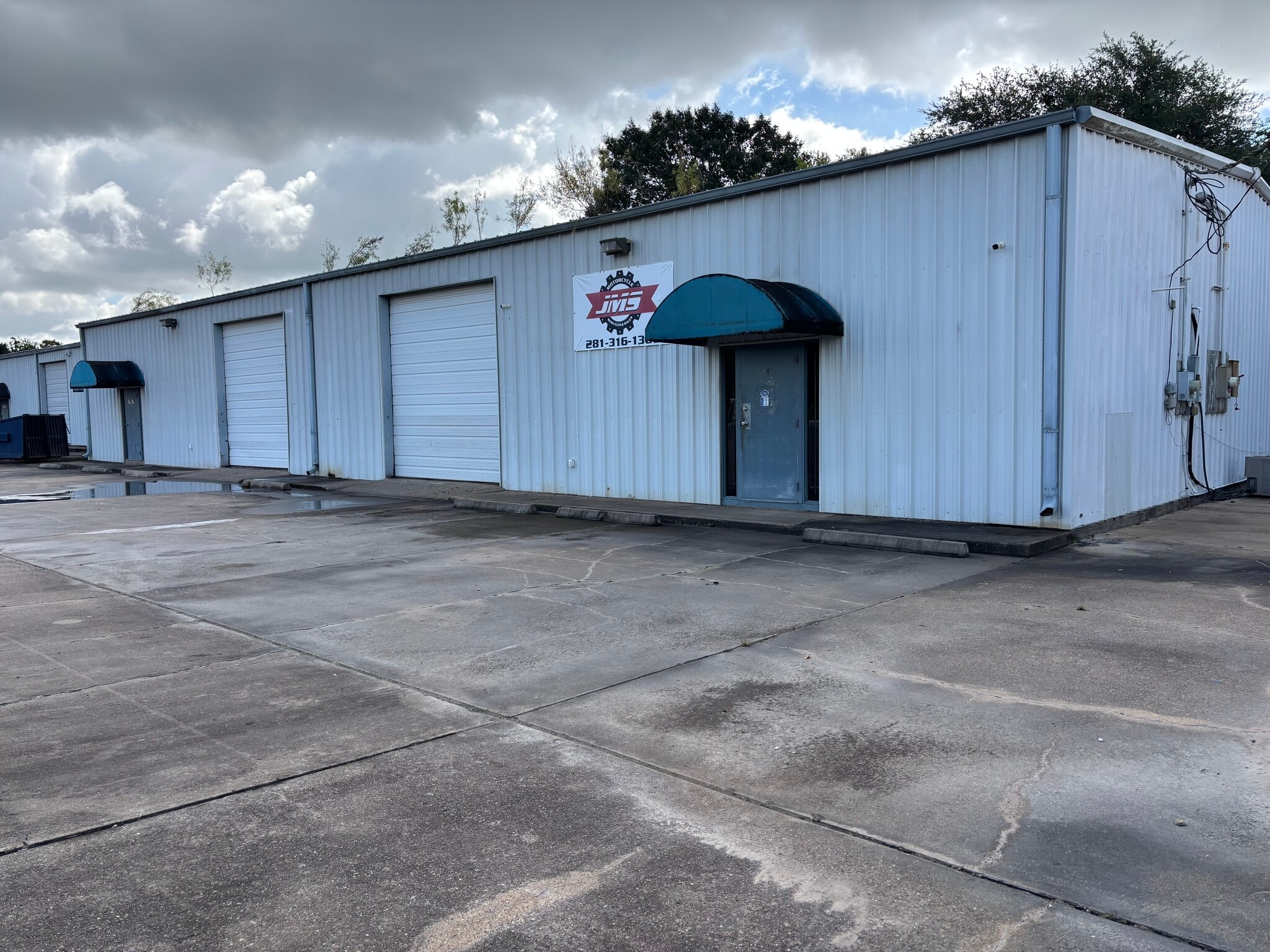 1126 County Road 129, Alvin, TX à louer Photo de l’immeuble– Image 1 sur 10