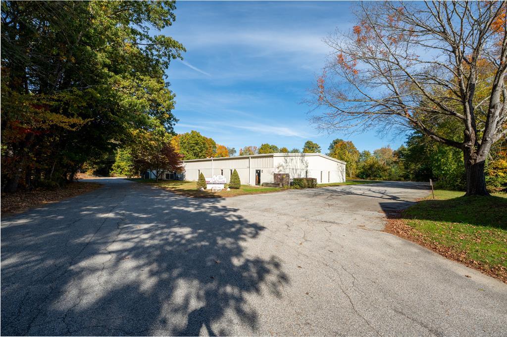 24 Doring Dr, Killingly, CT à louer Photo de l’immeuble– Image 1 sur 18