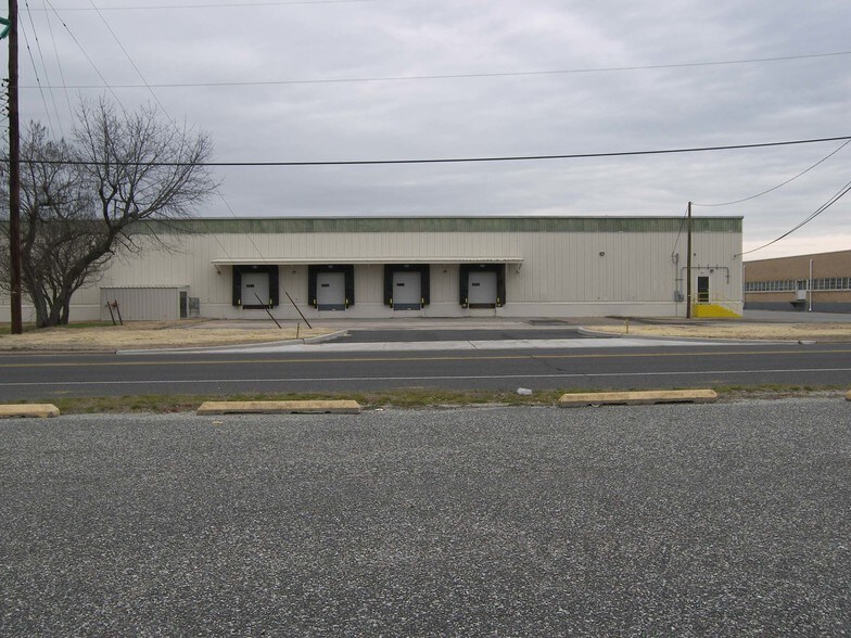 1403 Wheaton Ave, Millville, NJ à louer - Photo de l’immeuble – Image 1 sur 9