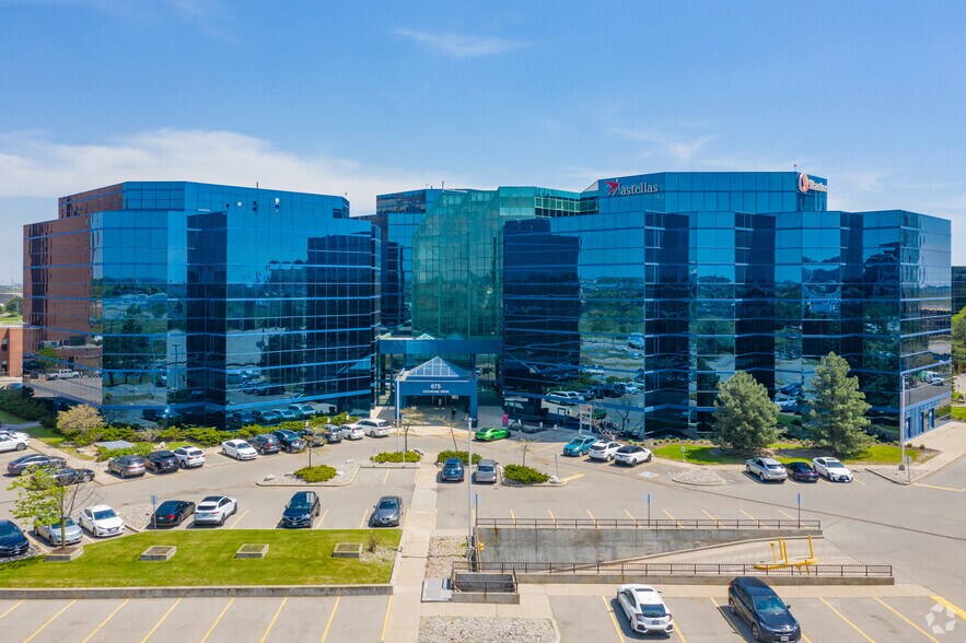 675 Cochrane Dr, Markham, ON à louer - Photo de l’immeuble – Image 3 sur 11
