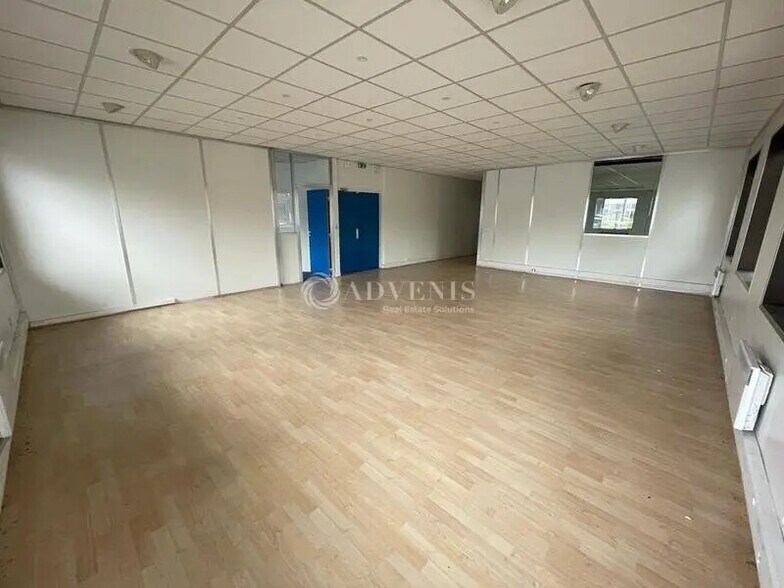 Bureau dans Villebon-sur-Yvette à louer - Photo de l’immeuble – Image 3 sur 7