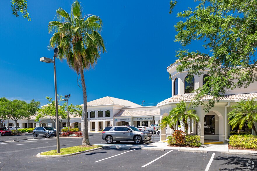 27180 Bay Landing Dr, Bonita Springs, FL à louer - Photo de l’immeuble – Image 1 sur 8