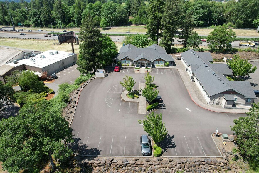 870 82nd Dr, Gladstone, OR à louer - Aérien – Image 3 sur 5