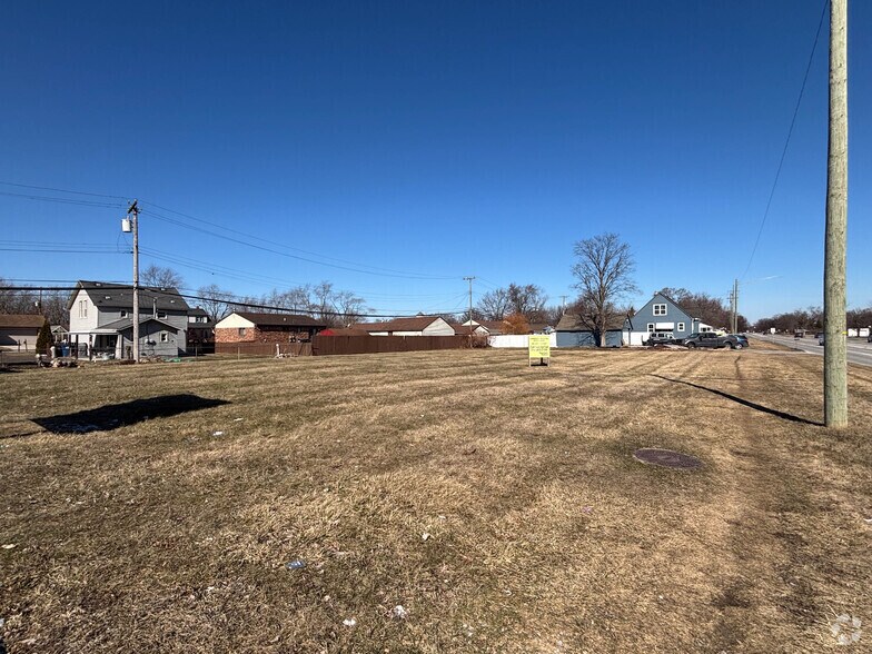 S Merriman Rd, Westland, MI à louer - Photo principale – Image 1 sur 2
