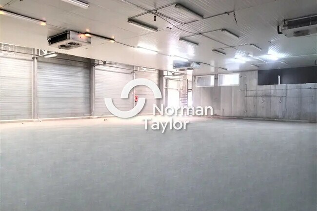 Plus de détails pour Local d'activités à louer