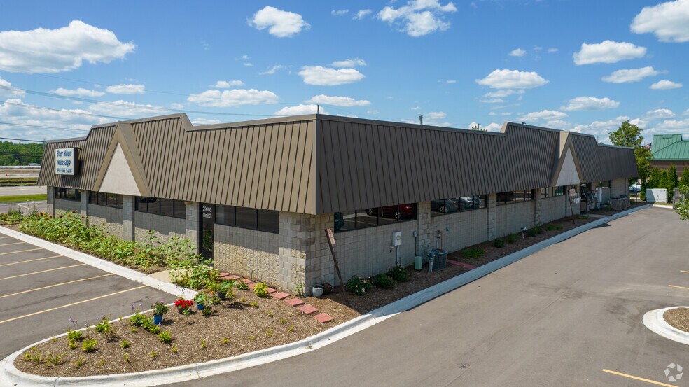 29600 S Wixom Rd, Wixom, MI à louer - Photo de l’immeuble – Image 3 sur 5