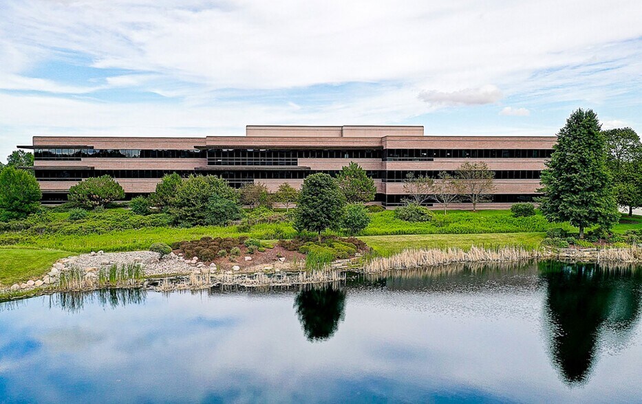 W126N7338 Flint Rd, Menomonee Falls, WI à louer - Photo de l’immeuble – Image 2 sur 7