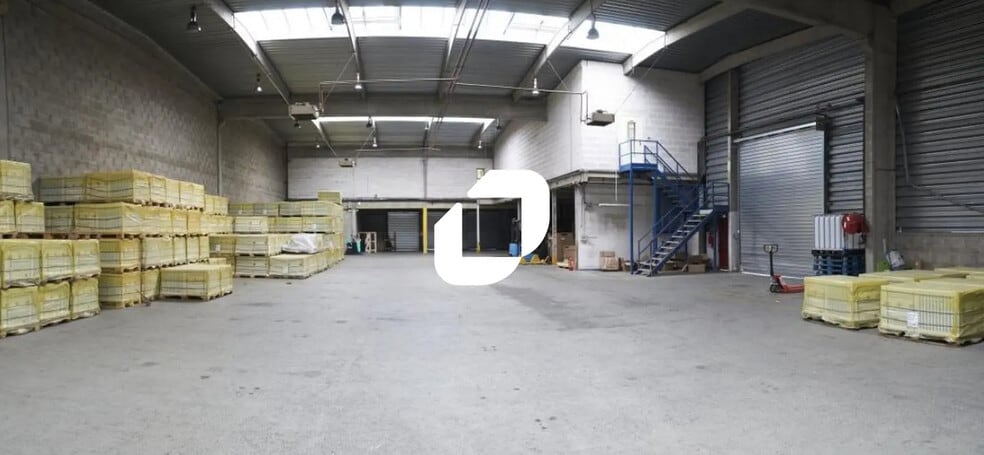 Local d’activités dans Chassieu à louer - Photo intérieure – Image 3 sur 12