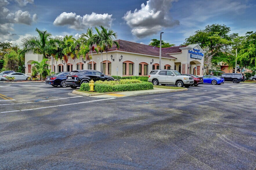 8870 W Oakland Park Blvd, Sunrise, FL à louer - Photo de l’immeuble – Image 2 sur 14