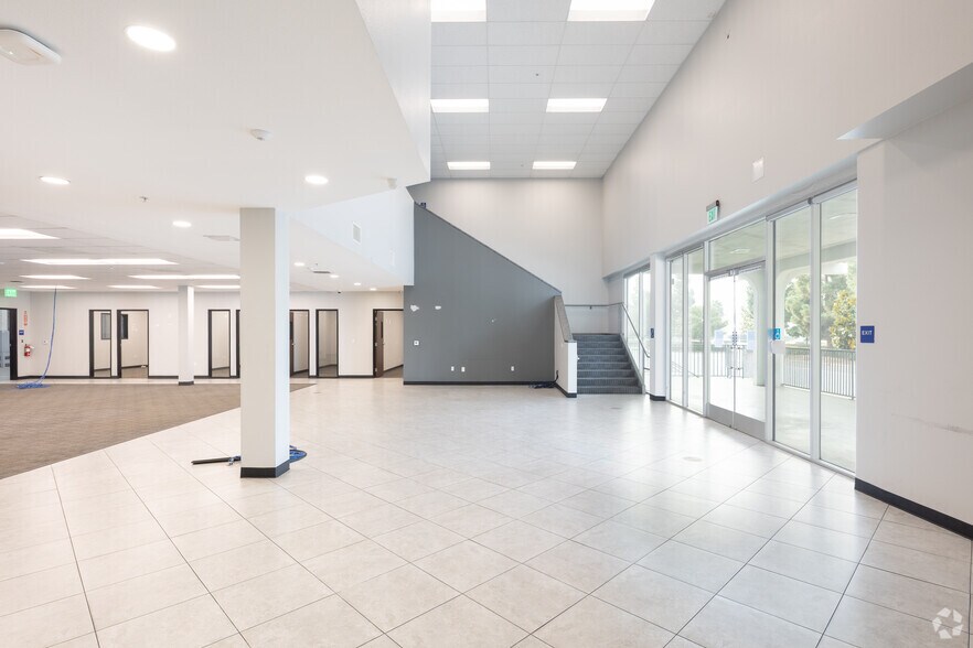 1400-1420 S Manhattan Ave, Fullerton, CA à louer - Numérisation 3D Matterport – Image 2 sur 9