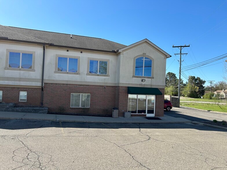 1120 S Lapeer Rd, Oxford, MI à louer - Photo de l’immeuble – Image 2 sur 5