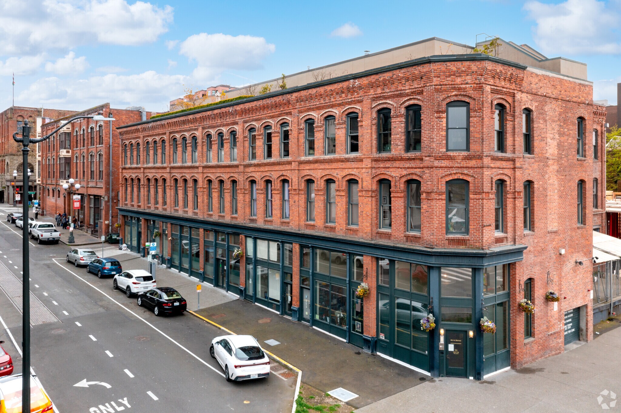 81 S Main St, Seattle, WA à louer Photo principale– Image 1 sur 21