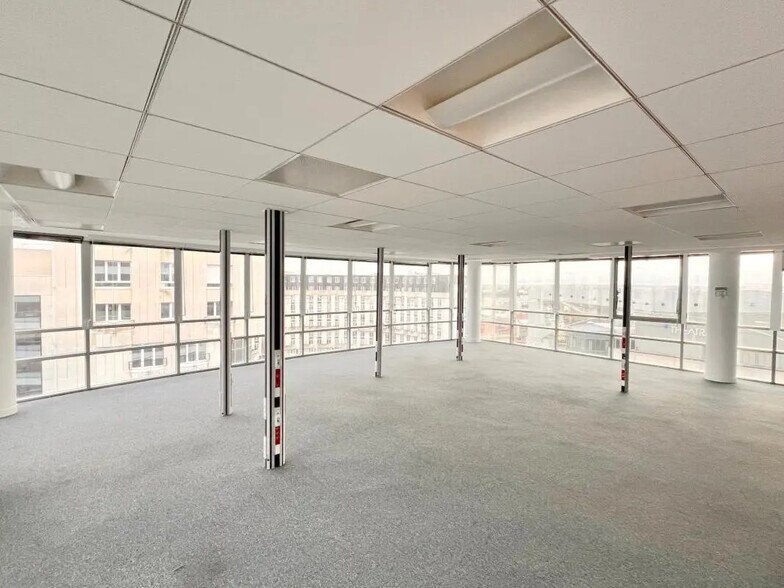 Bureau dans Montigny-le-Bretonneux à louer - Photo de l’immeuble – Image 3 sur 11
