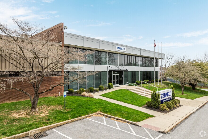 241 Welsh Pool Rd, Exton, PA à louer - Photo de l’immeuble – Image 1 sur 5