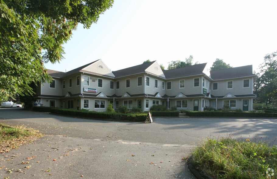 258 Spielman Hwy, Burlington, CT à vendre - Photo de l’immeuble – Image 2 sur 2