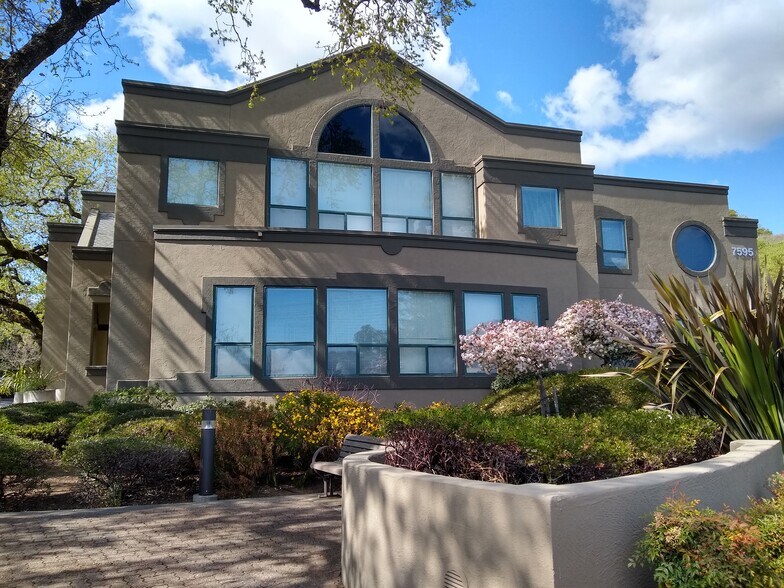 7599 Redwood Blvd, Novato, CA à louer - Photo de l’immeuble – Image 2 sur 10