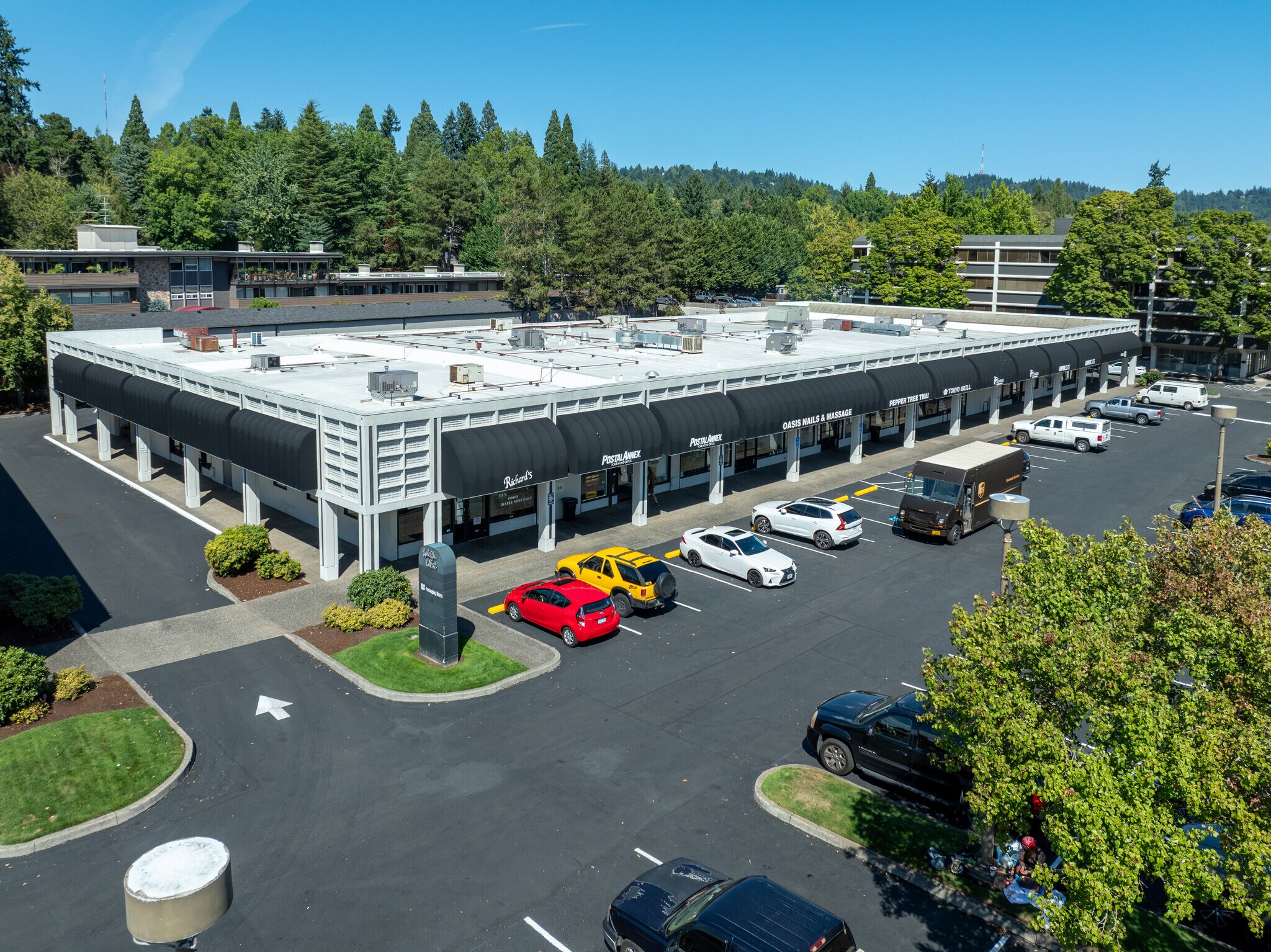 6521-6743 SW Beaverton Hillsdale Hwy, Portland, OR à louer Photo principale– Image 1 sur 9