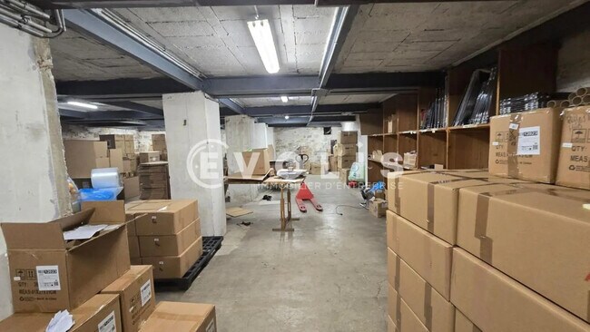 Plus de détails pour Local d’activités à vendre