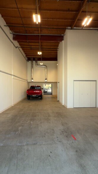 330 Rancheros Dr, San Marcos, CA à louer - Vidéo sur l’annonce professionnelle – Image 2 sur 16