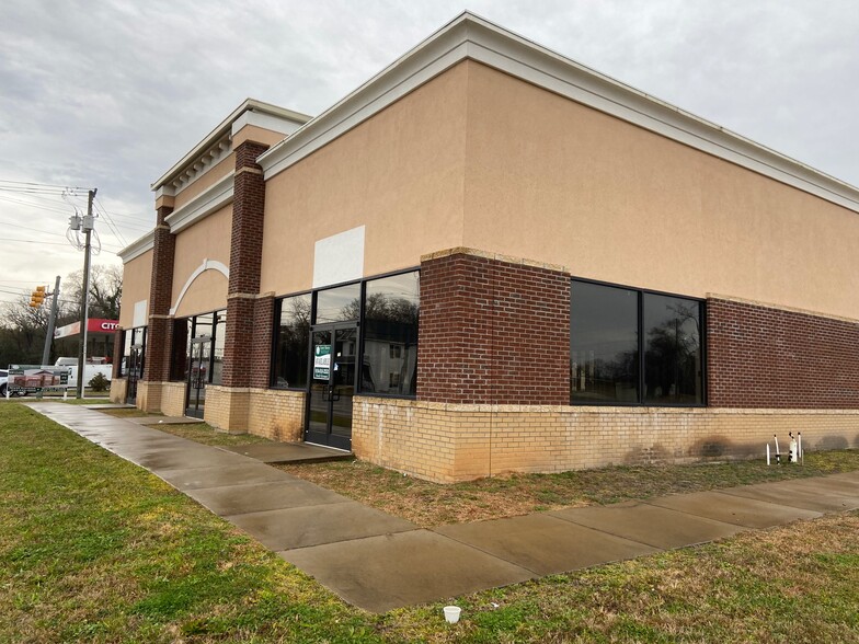 403 Gillespie St, Fayetteville, NC à louer - Photo principale – Image 2 sur 9
