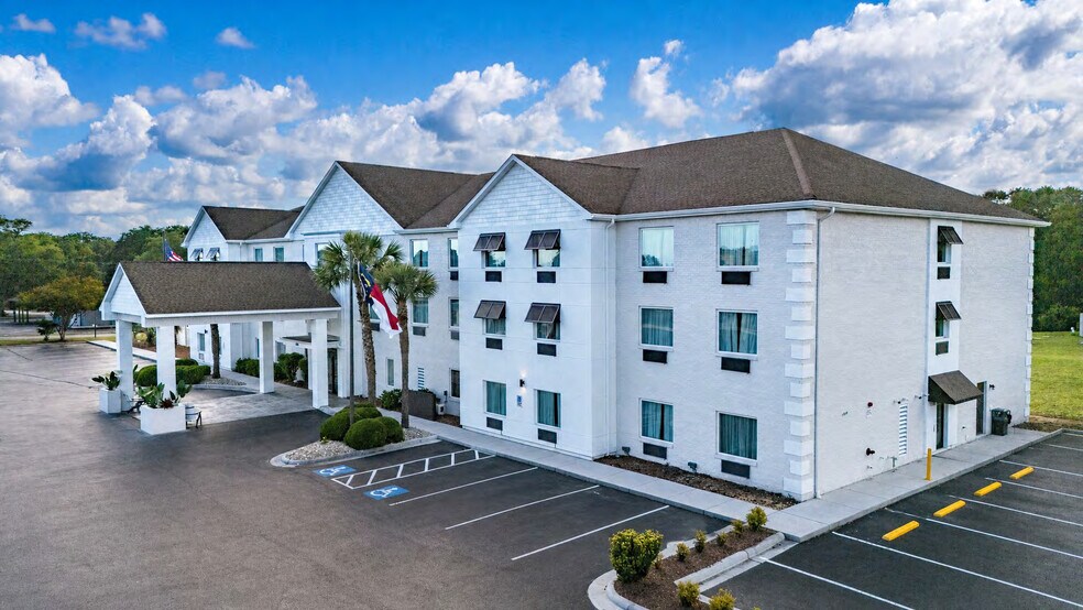 801 Cedar Point Blvd, Cedar Point, NC à vendre - Photo de l’immeuble – Image 3 sur 21