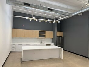 541 NE 20th Ave, Portland, OR à louer Photo intérieure– Image 2 sur 3