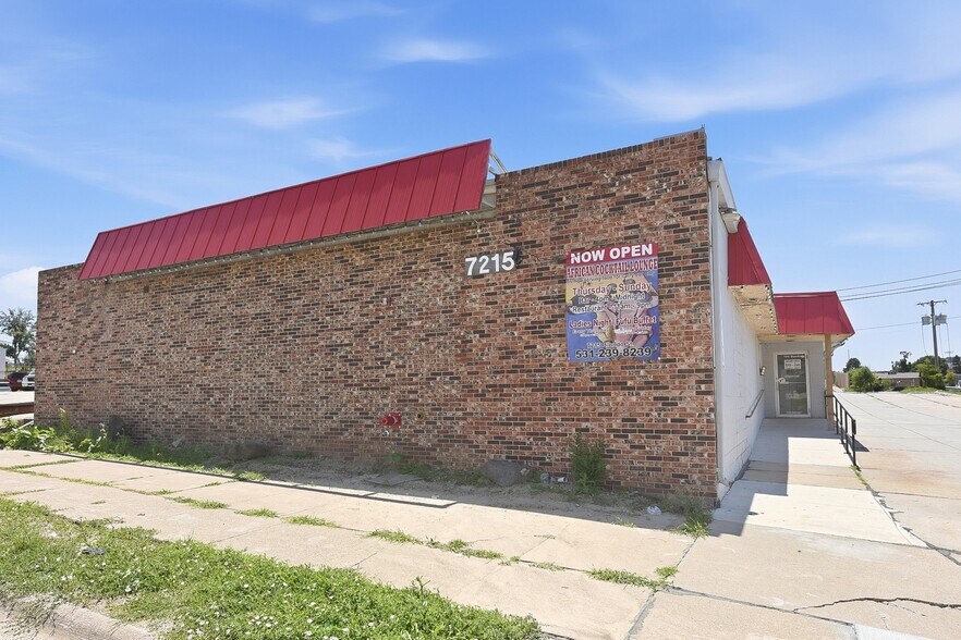 7215 Blondo St, Omaha, NE à vendre - Photo de l’immeuble – Image 3 sur 13