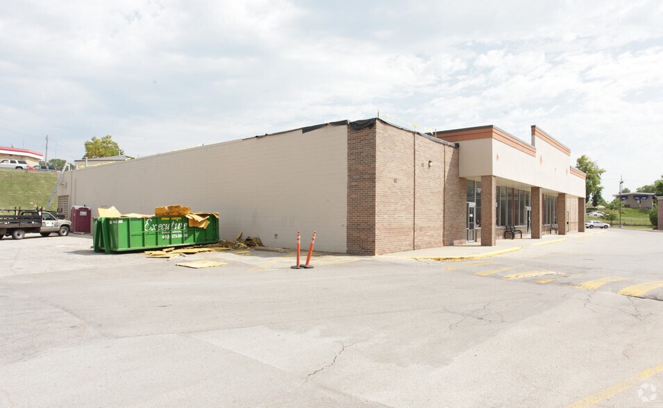 1502 Harlan Dr, Bellevue, NE à vendre - Photo de l’immeuble – Image 2 sur 2