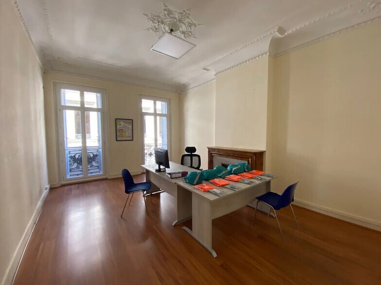 Bureau dans Marseille à louer - Photo de l’immeuble – Image 3 sur 8