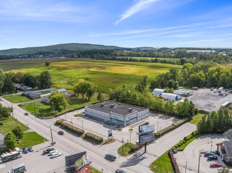 5675 York Rd, New Oxford, PA à vendre - Photo de l’immeuble – Image 3 sur 7