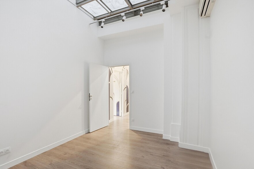 Immeuble residentiel dans Paris à vendre - Photo de l’immeuble – Image 3 sur 10