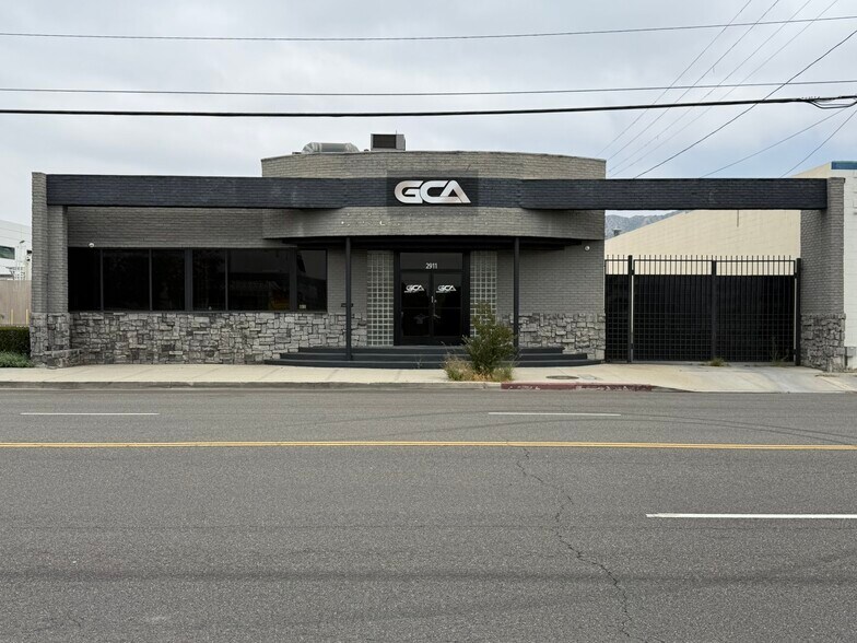 2911 Winona Ave, Burbank, CA à louer - Photo de l’immeuble – Image 1 sur 8