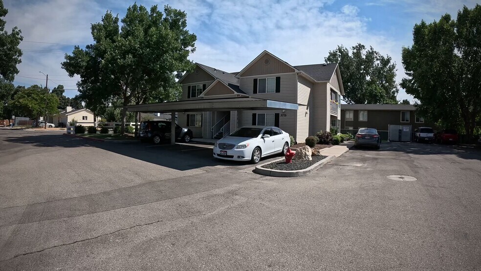 Creekstone Apartments – Turnkey 12-Unit portefeuille de 3 biens à vendre sur LoopNet.fr - Vidéo sur l’annonce professionnelle – Image 2 sur 26