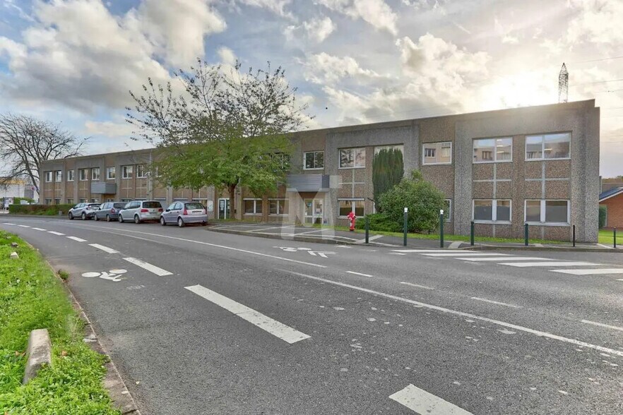 Bureau dans Évry-Courcouronnes à louer - Photo de l’immeuble – Image 1 sur 9