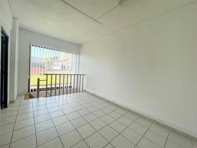 Plus de détails pour Rue Camille Pelletan, Houilles - Bureau à vendre
