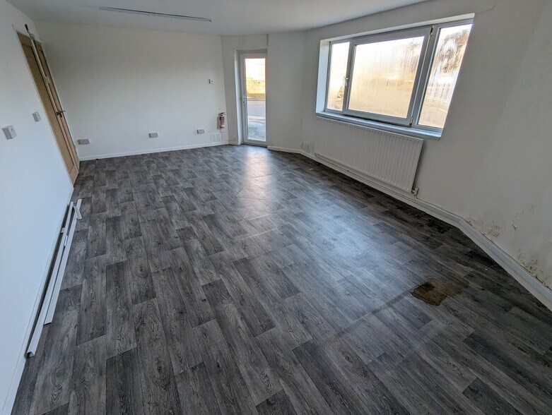 69 Chemical Rd, Swansea à vendre - Photo intérieure – Image 3 sur 6