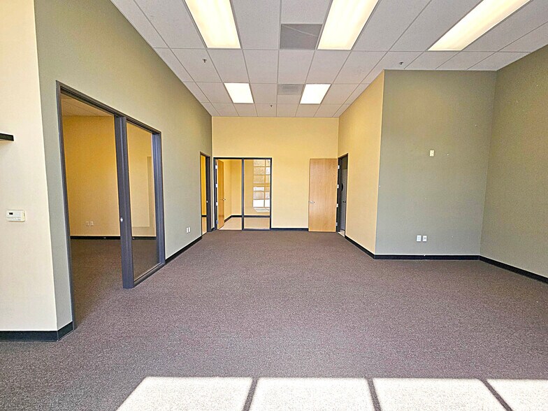 4300-4302 Redwood Hwy, San Rafael, CA à louer - Photo de l’immeuble – Image 2 sur 5