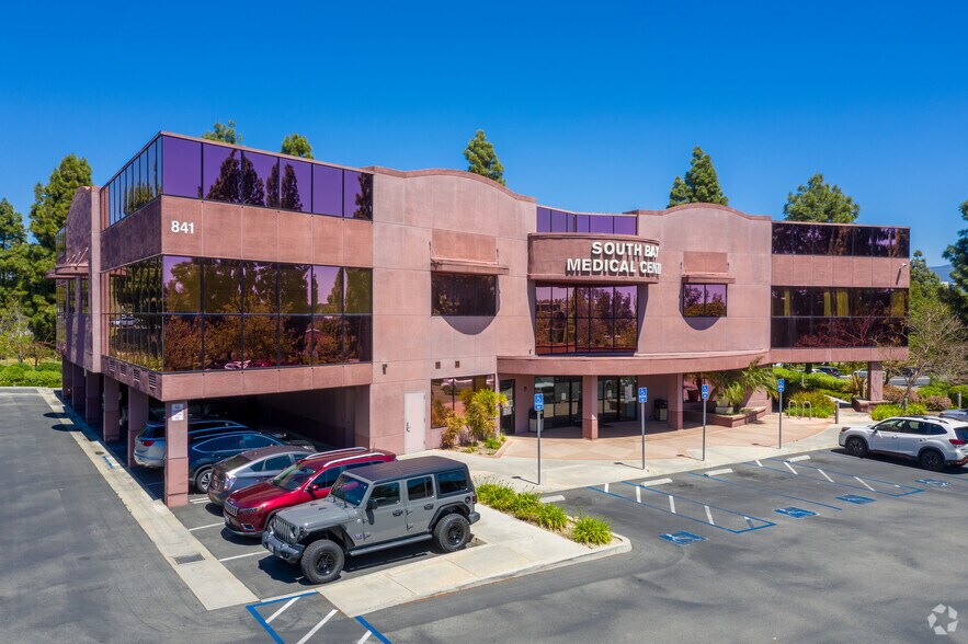 841 Kuhn Dr, Chula Vista, CA à vendre - Photo principale – Image 1 sur 6