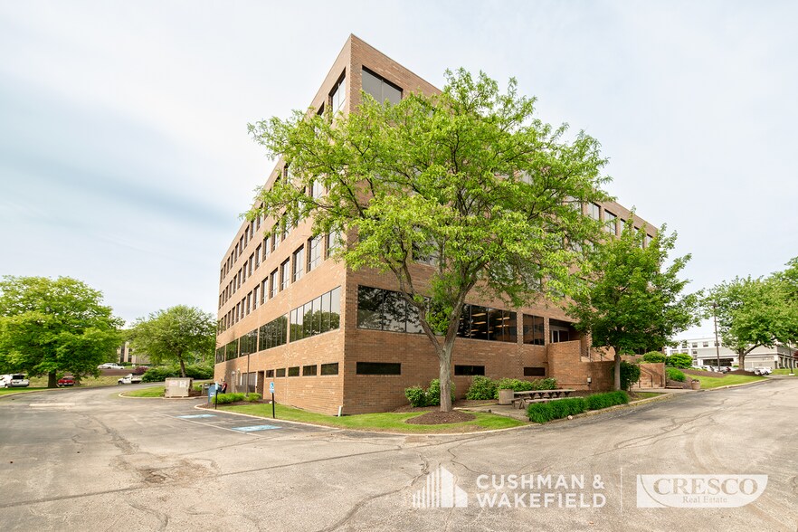 6155 Rockside Rd, Independence, OH à louer - Photo de l’immeuble – Image 2 sur 10