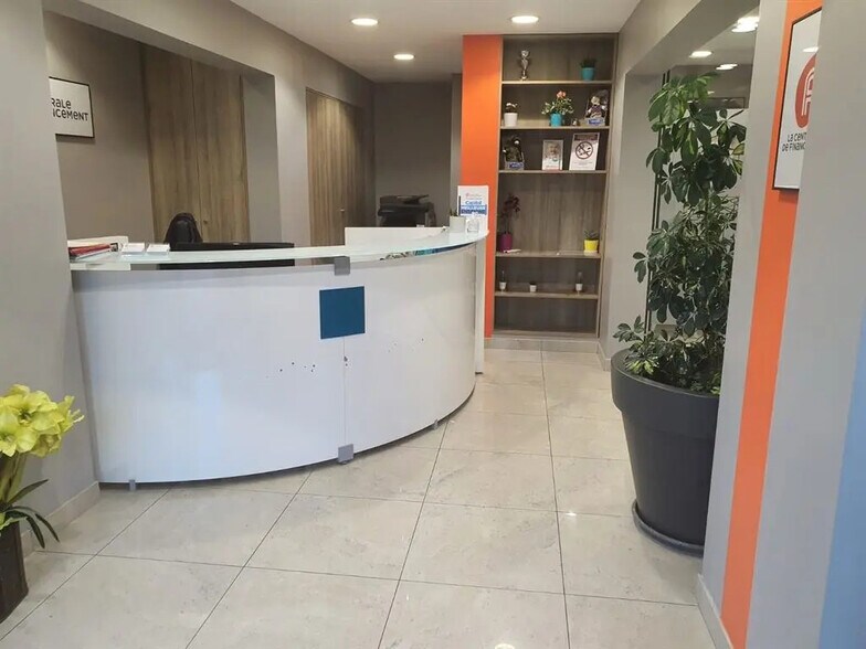 Local commercial dans Villejuif à vendre - Photo de l’immeuble – Image 2 sur 4