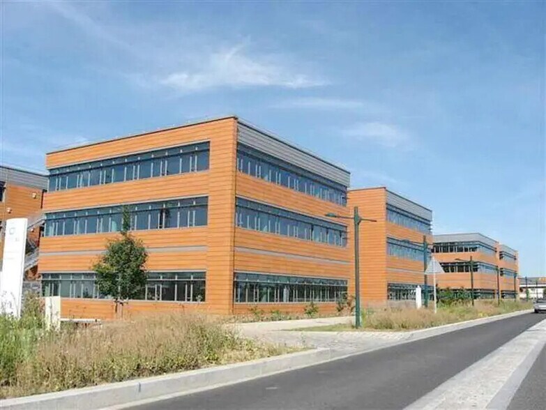 8 Avenue Des Louvresses, Gennevilliers à louer - Photo de l’immeuble – Image 1 sur 28