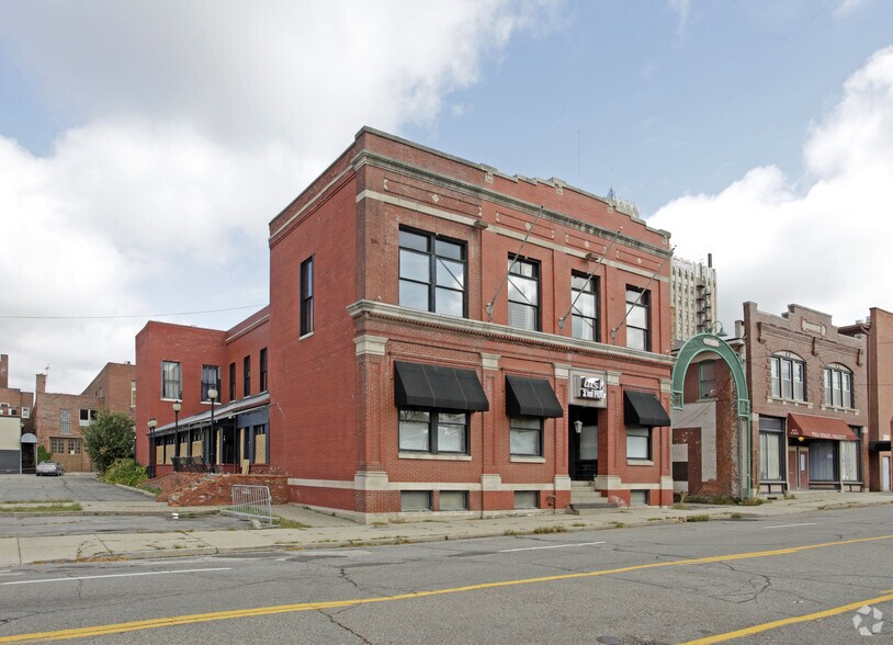 18 W Pike St, Pontiac, MI à vendre - Photo de l’immeuble – Image 1 sur 4