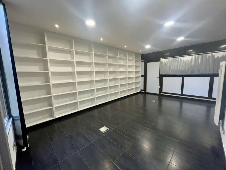 Bureau dans Aix-en-Provence à louer - Photo intérieure – Image 3 sur 8